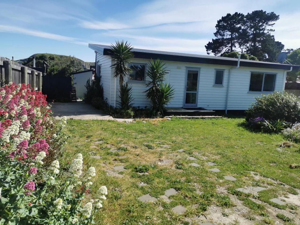 Apartment style Beach House. Birdlings Flat photo