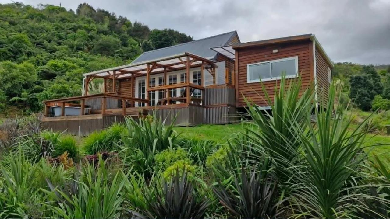 Kōtare Cabin, Thames Coast