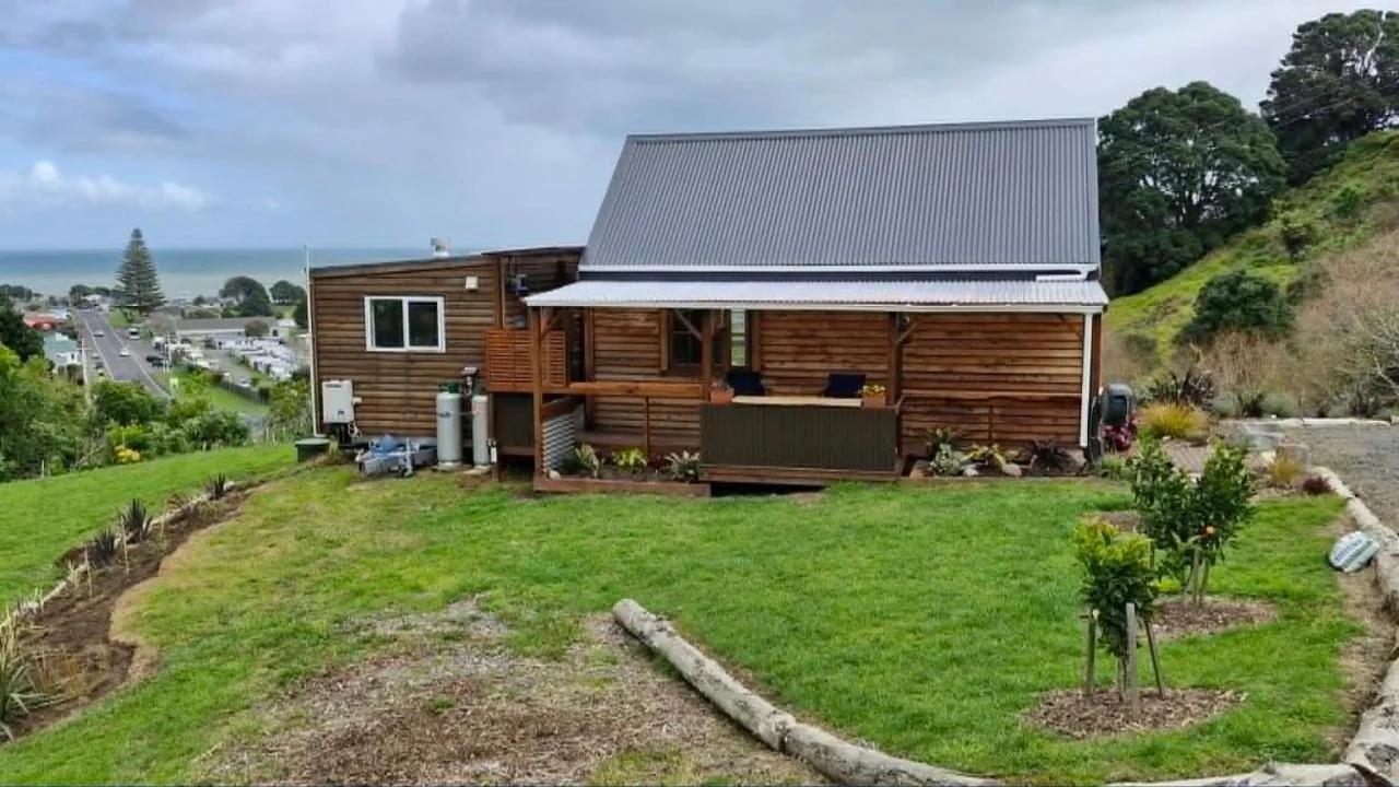 Kōtare Cabin, Thames Coast photo
