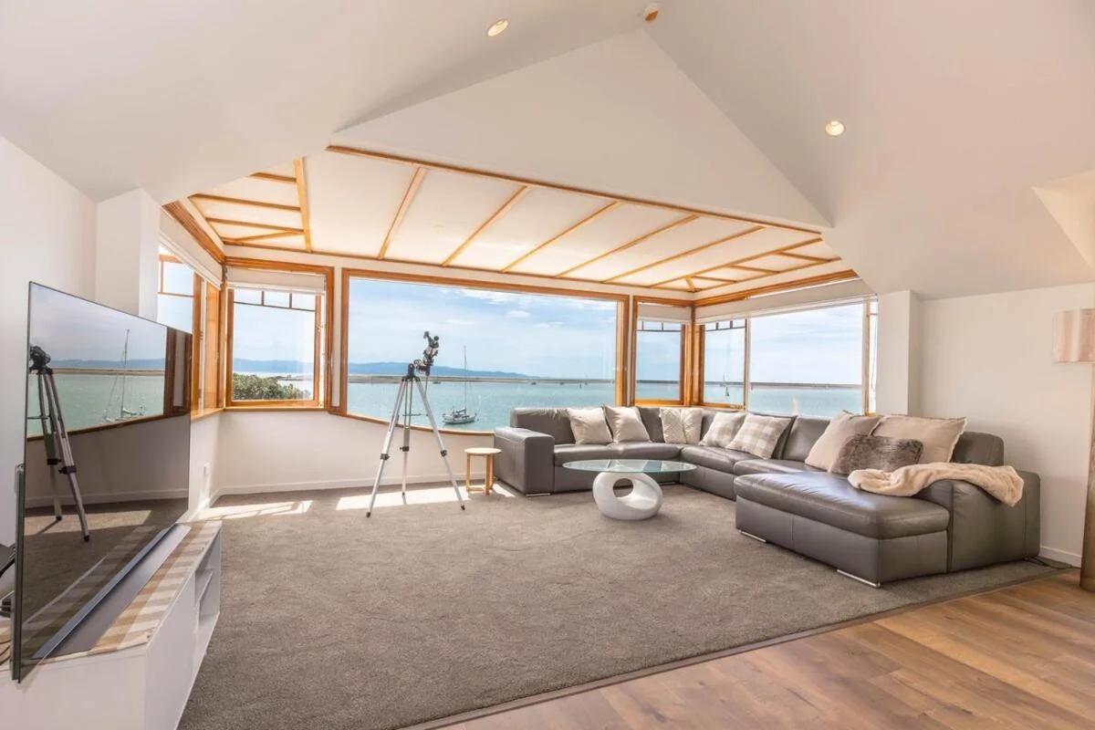 Nelson Harbour Light Waterfront Apartment photo
