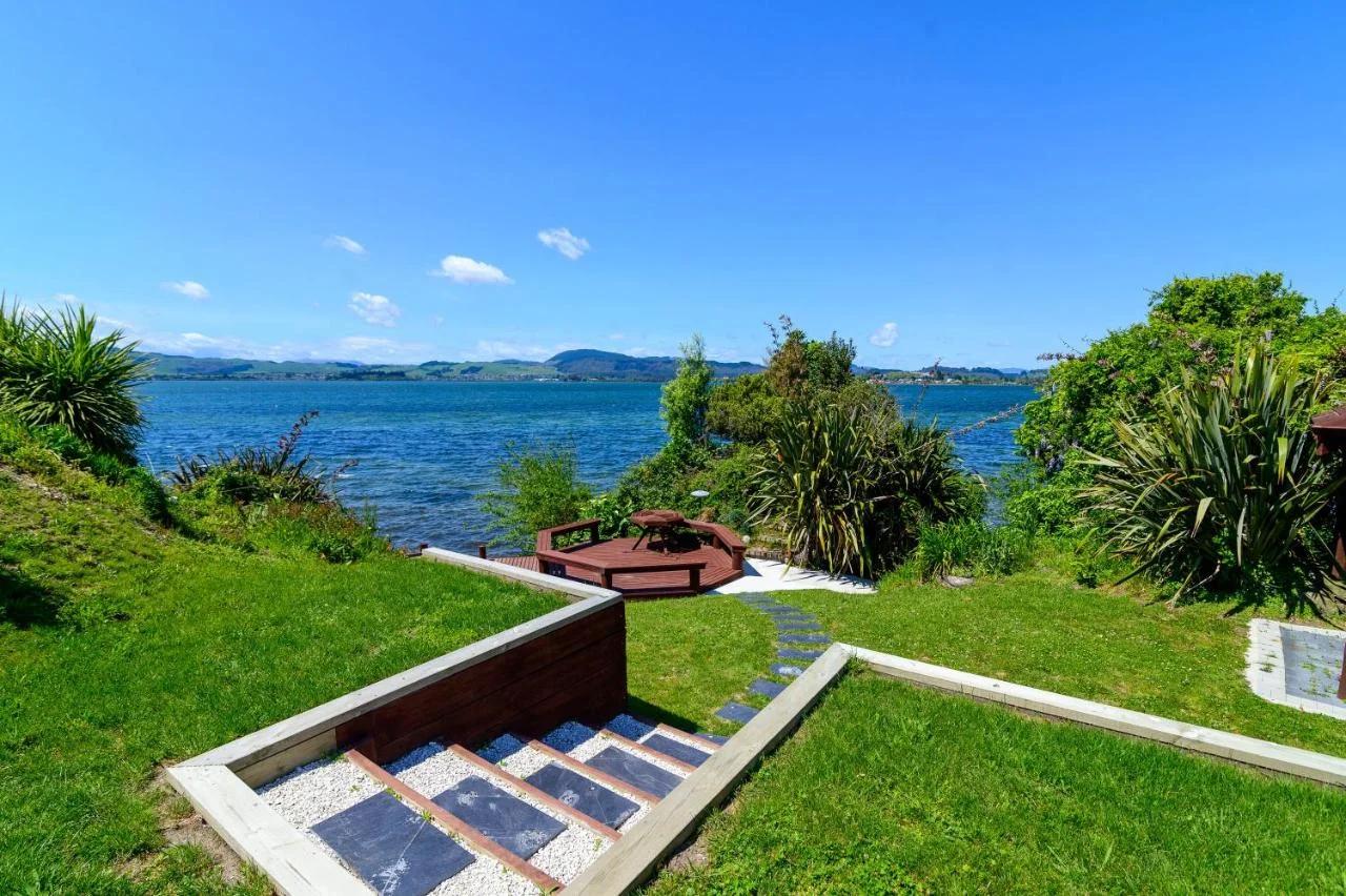 Rotorua Luxury lakeside Resort photo
