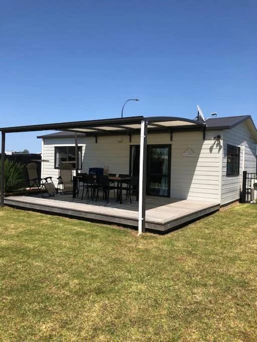 Whitianga Kiwi Bach photo