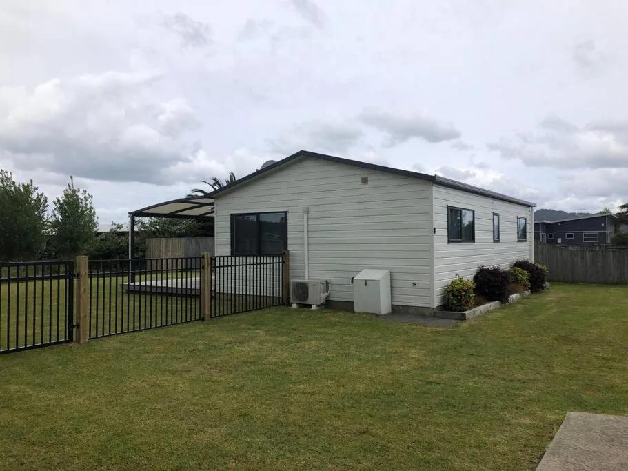Whitianga Kiwi Bach photo