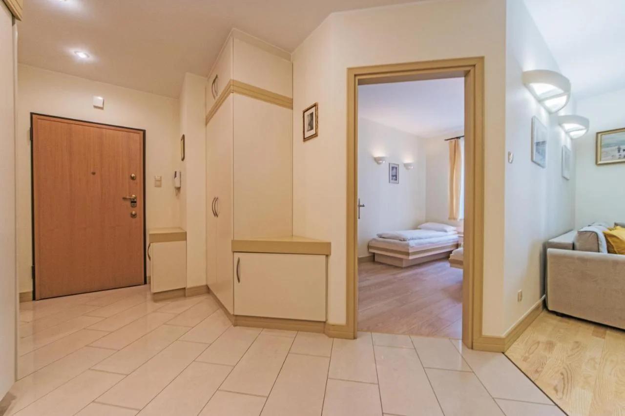 Apartament Złota Gracja z prywatnym parkingiem photo