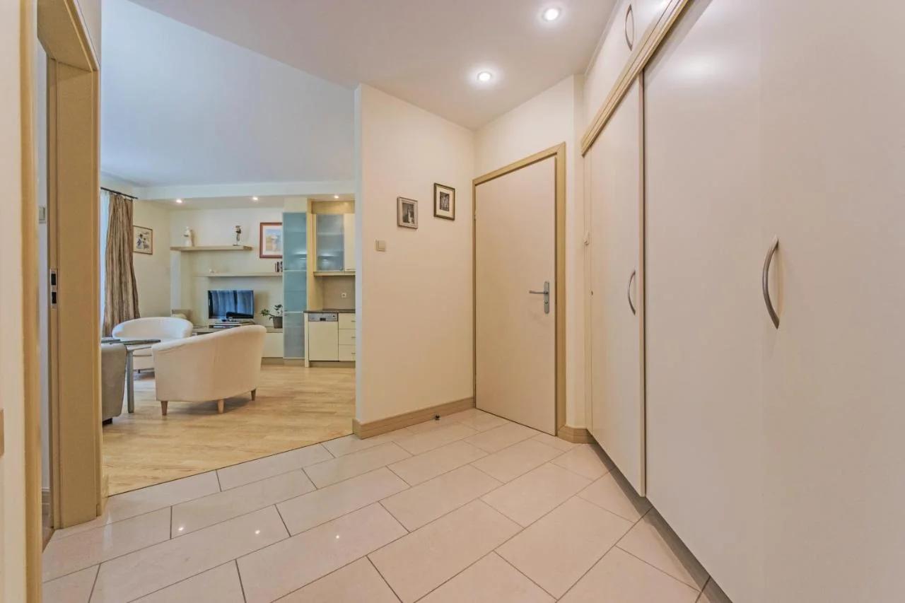 Apartament Złota Gracja z prywatnym parkingiem photo