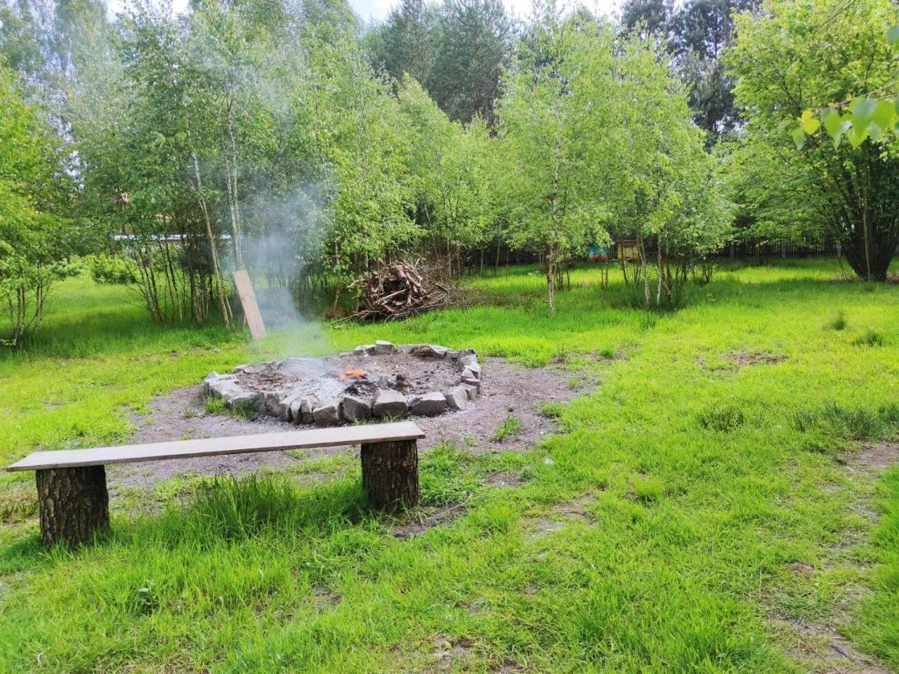 Domek nad stawem photo
