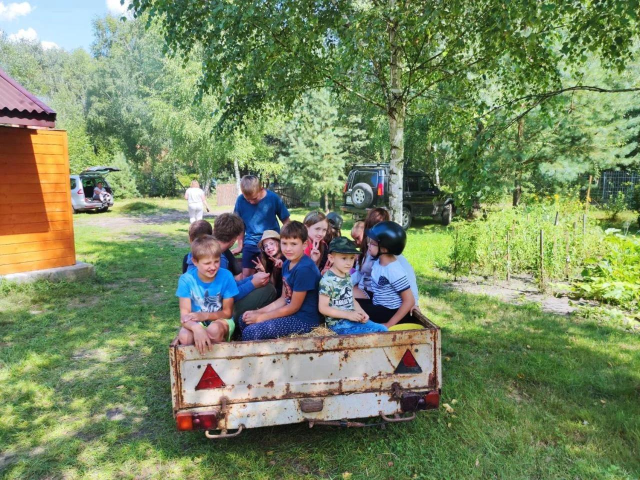 Domek nad stawem photo