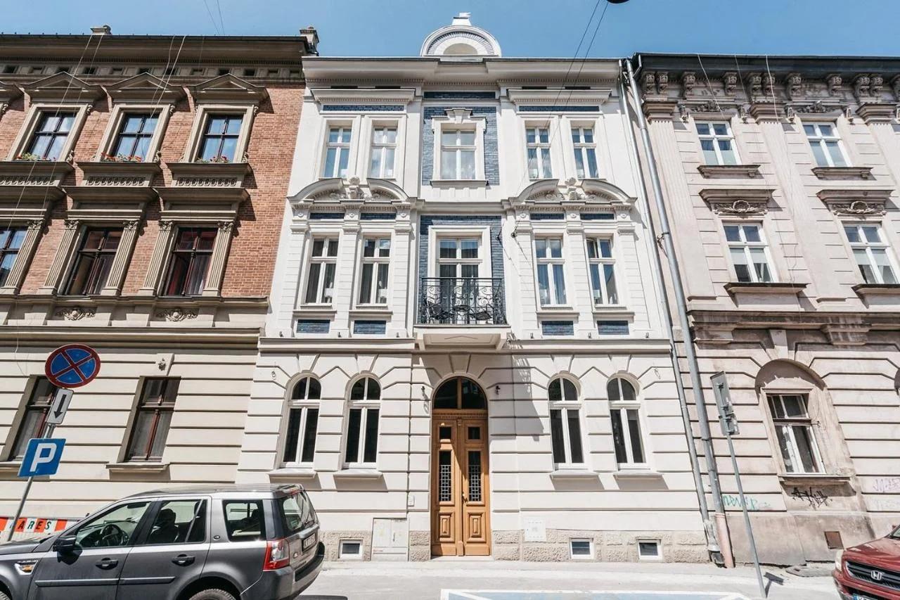 The Gallery Suites by Fragola Apartments photo