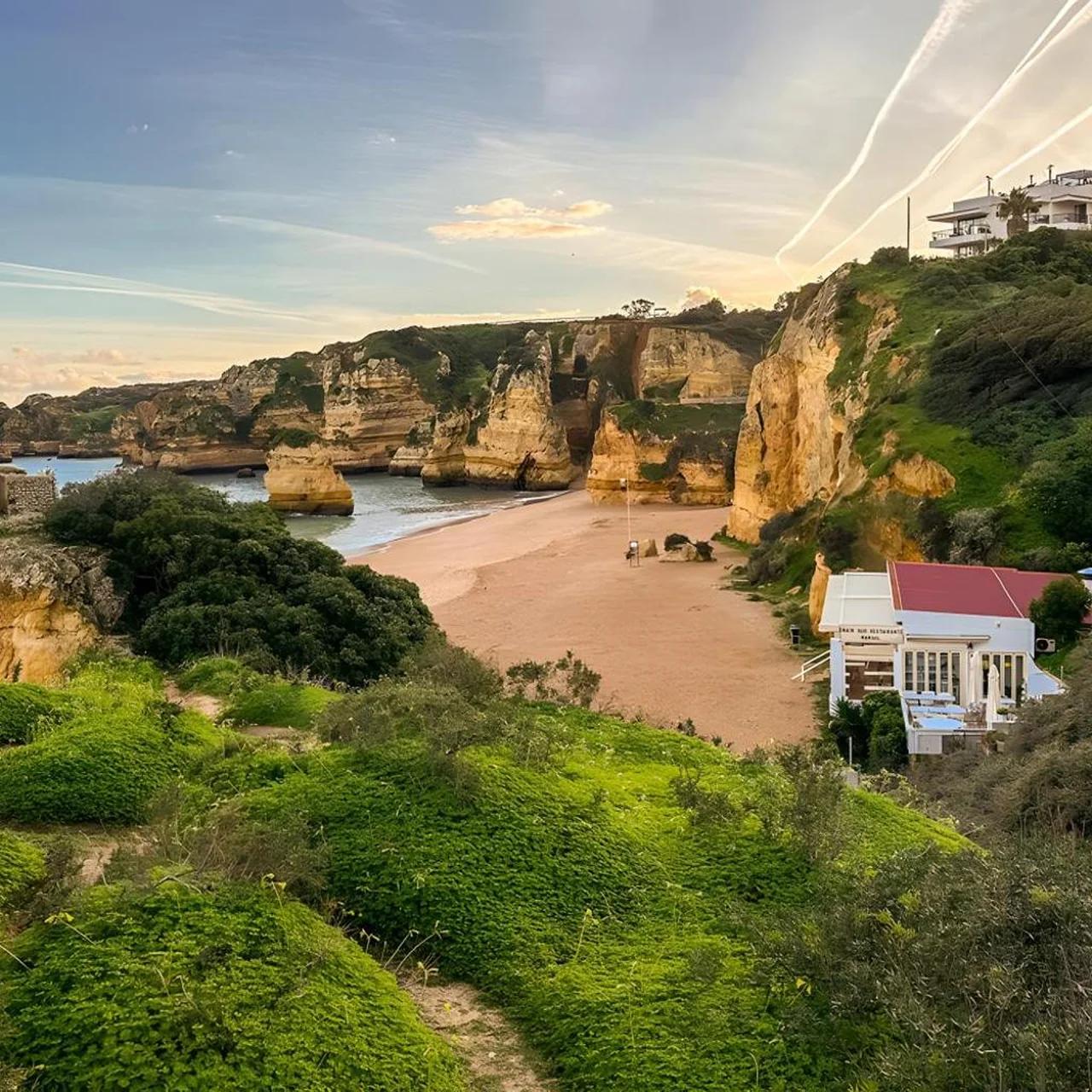 A Casa e a Praia da Ana photo