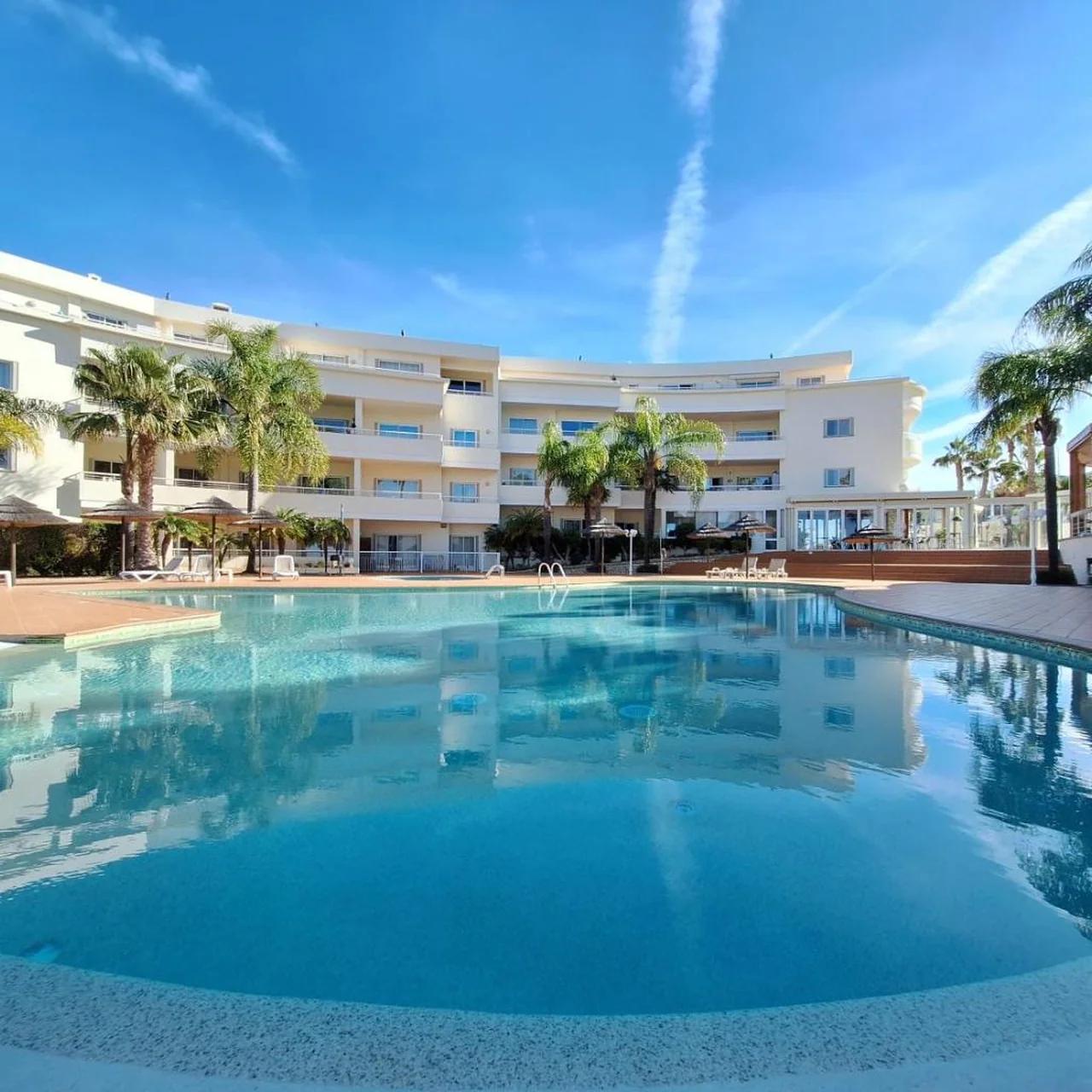 Amazing Studio with Ocean View, Pool and Beach