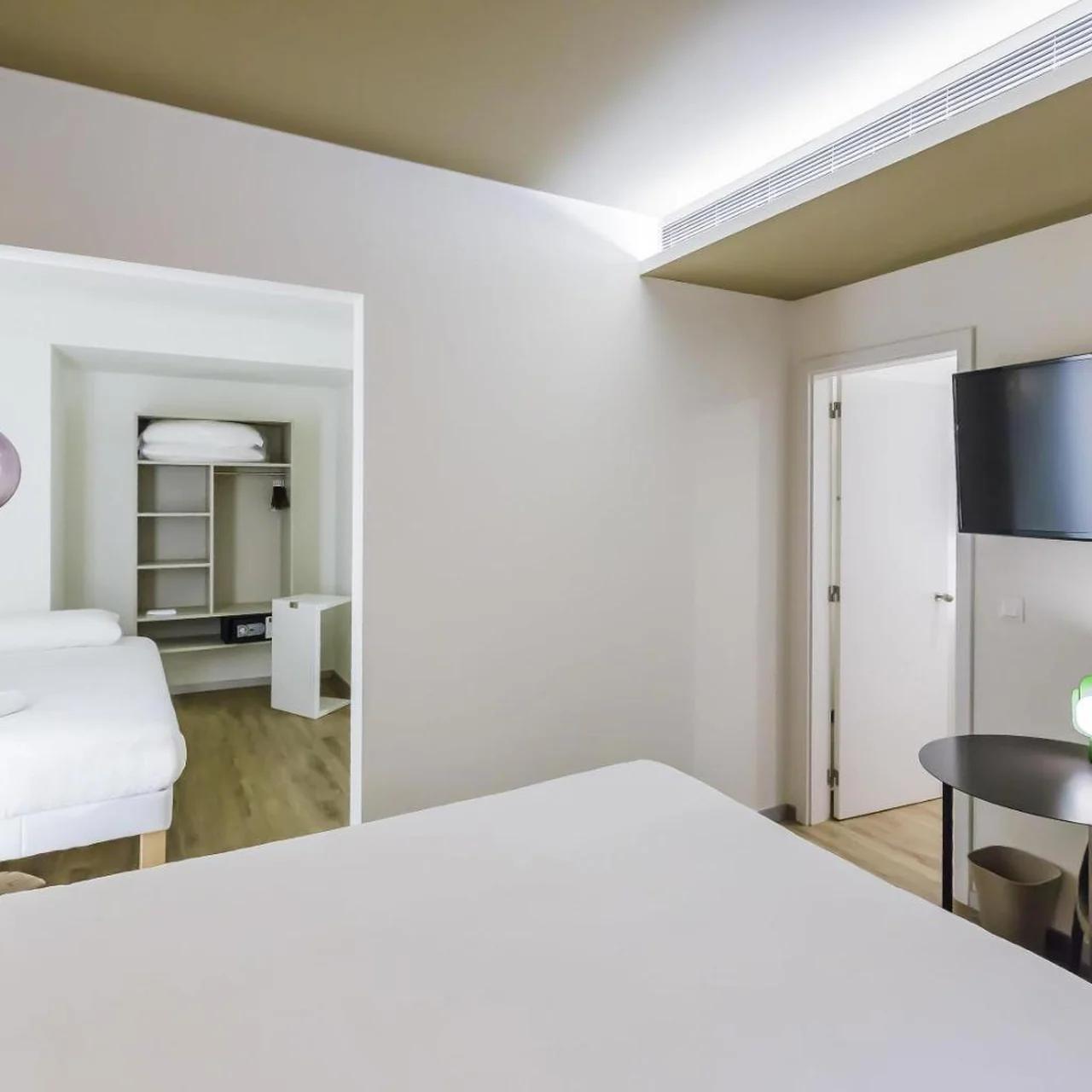 Ibis Styles Lisboa Centro Marquês de Pombal foto
