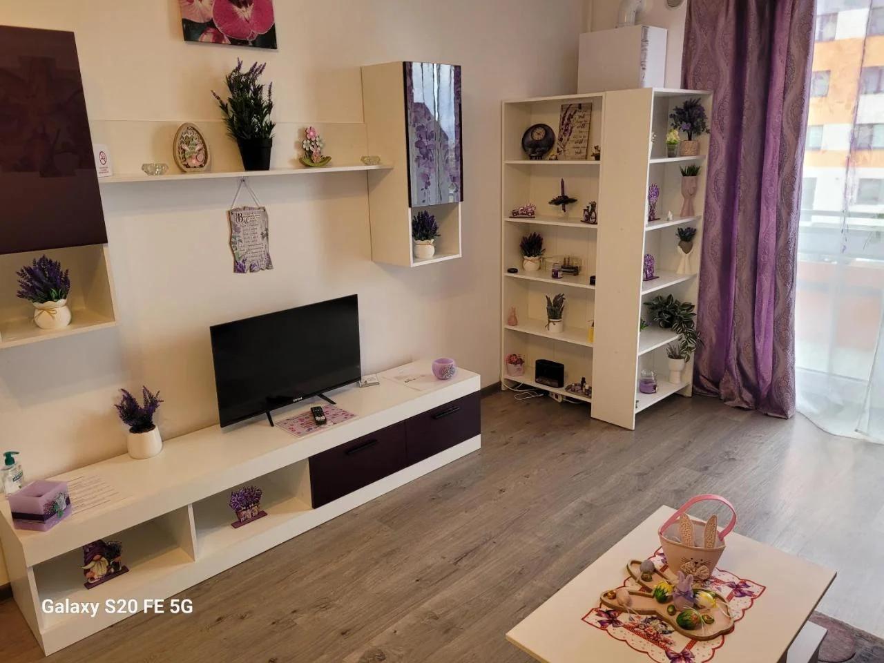 Casa cu lavanda foto