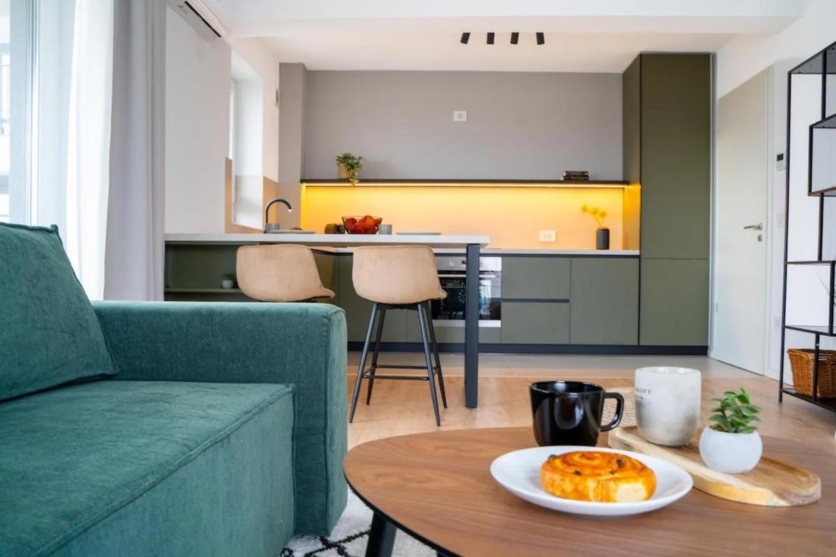 Cozy Cityscape Green, Modern Designer Apt