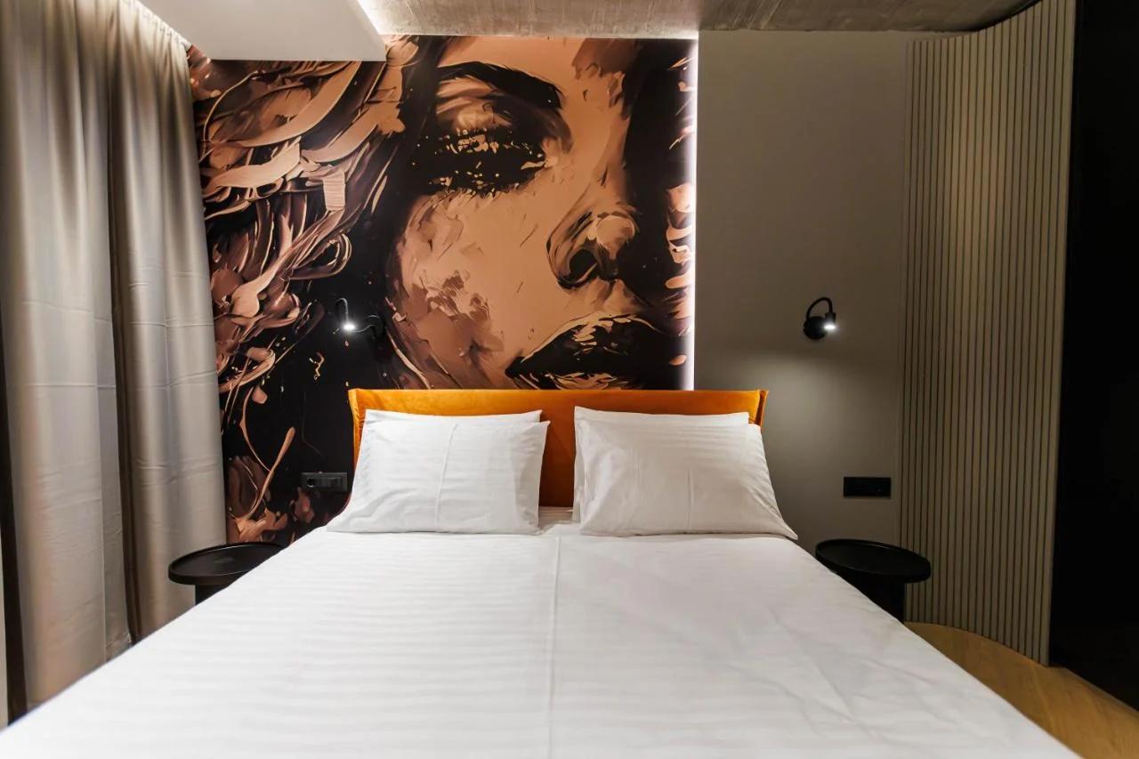 D'Otel 47 photo