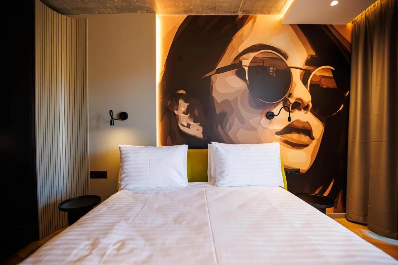 D'Otel 47 photo