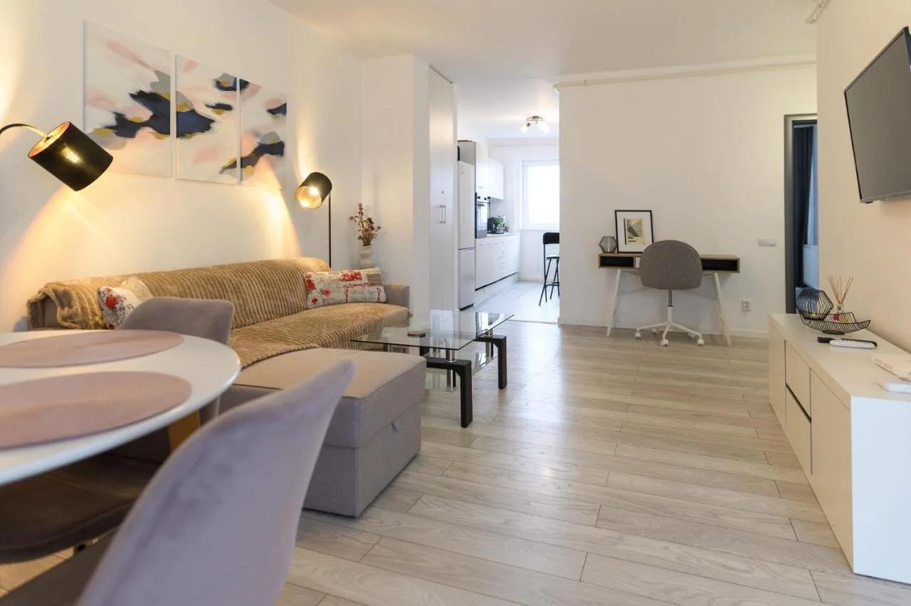 Lovely House By Mary SuperCentral and Parking photo