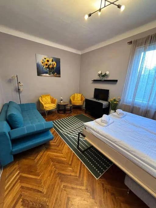 Sunflower Apartment