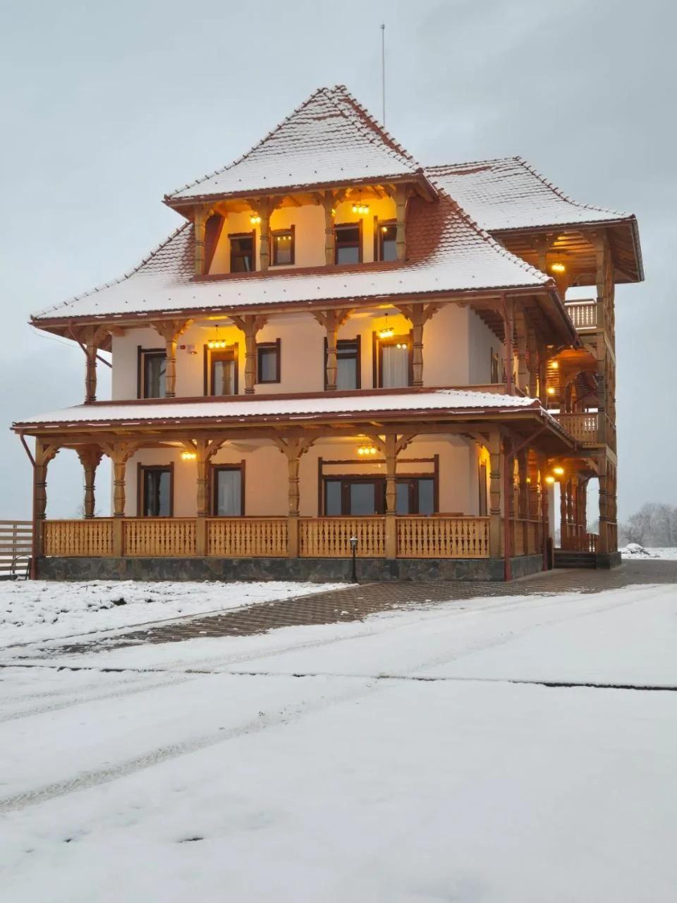 Zestrea Maramureșului Săpânța photo