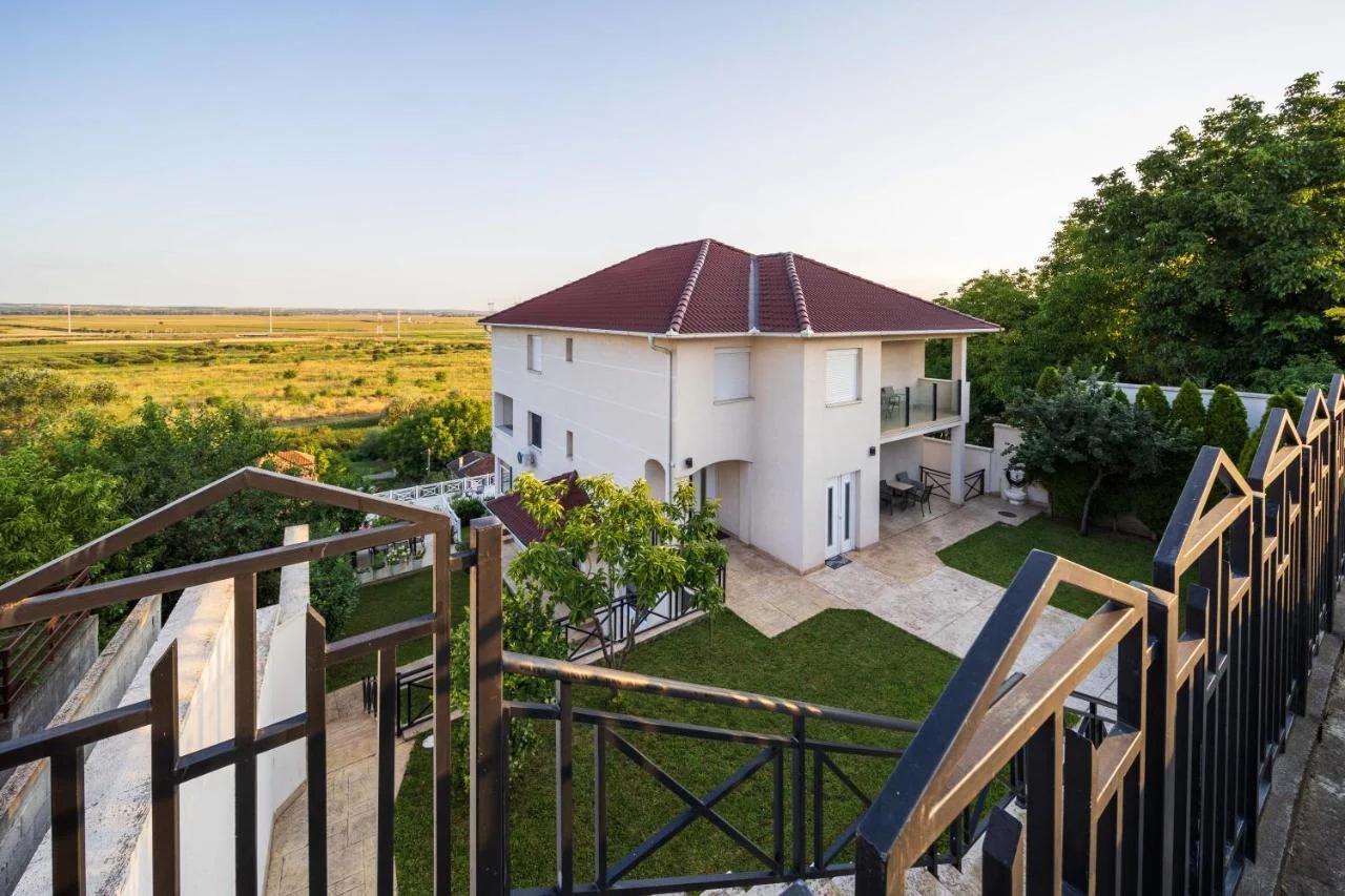 Anja D Apartments