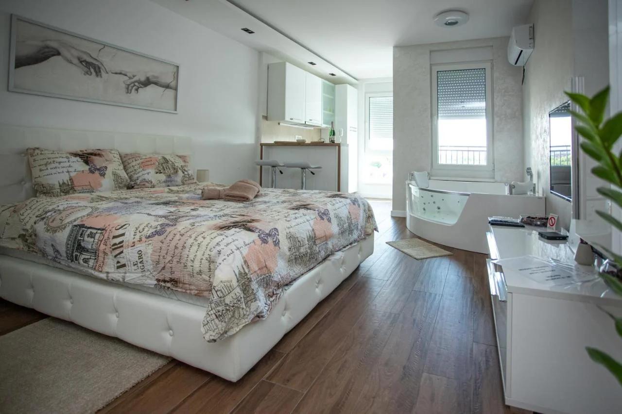 Jacuzzi Lux Apartman foto