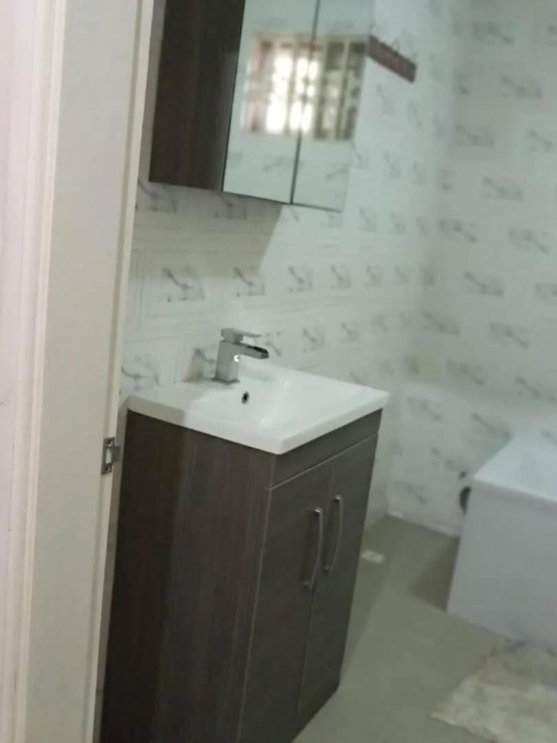 Well presented apartment with 2 master bedrooms. foto