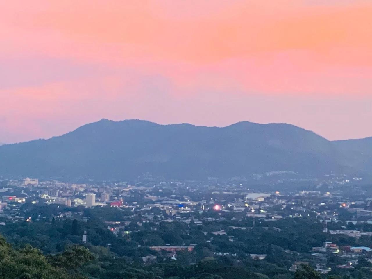 APARTAMENTO CON LA MEJOR VISTA DE SAN SALVADOR photo