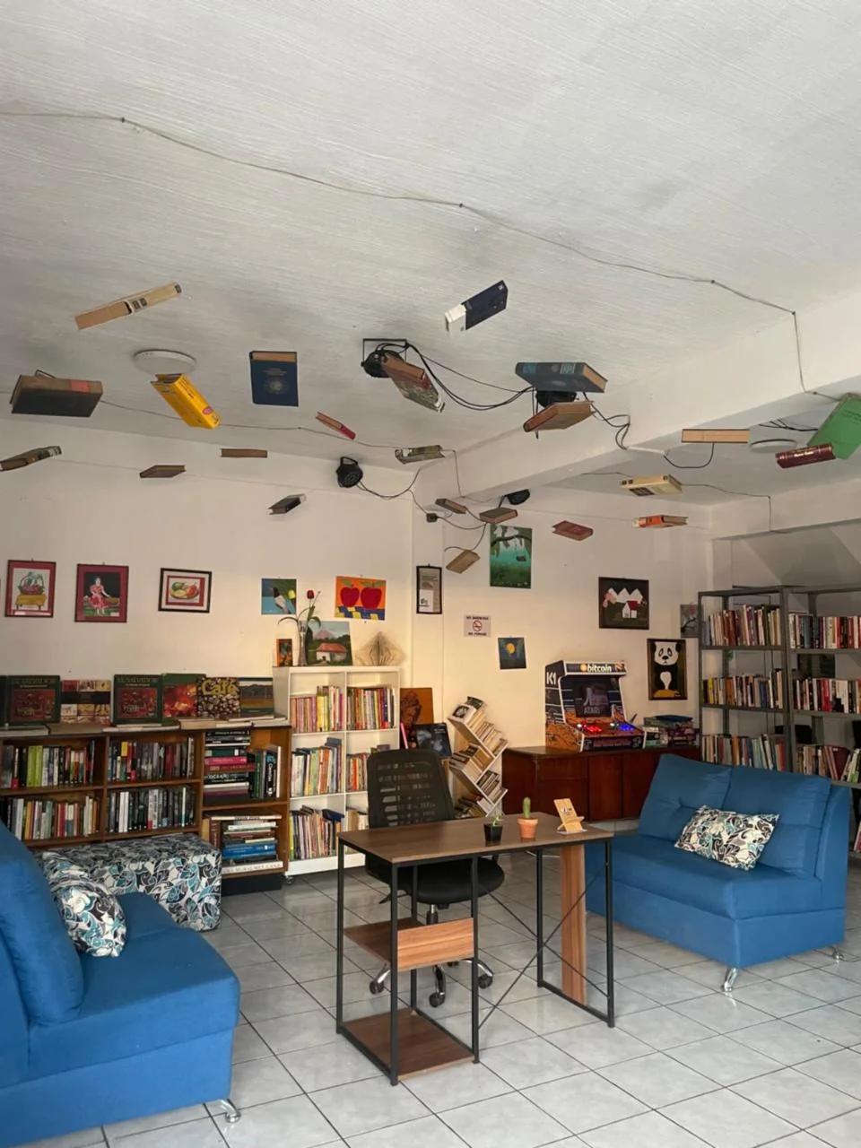 Yek Hostels photo
