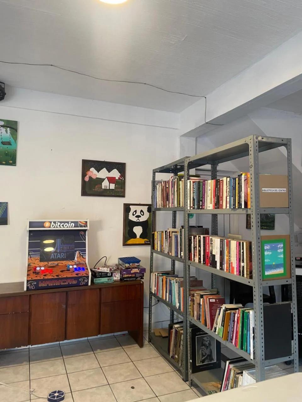 Yek Hostels photo