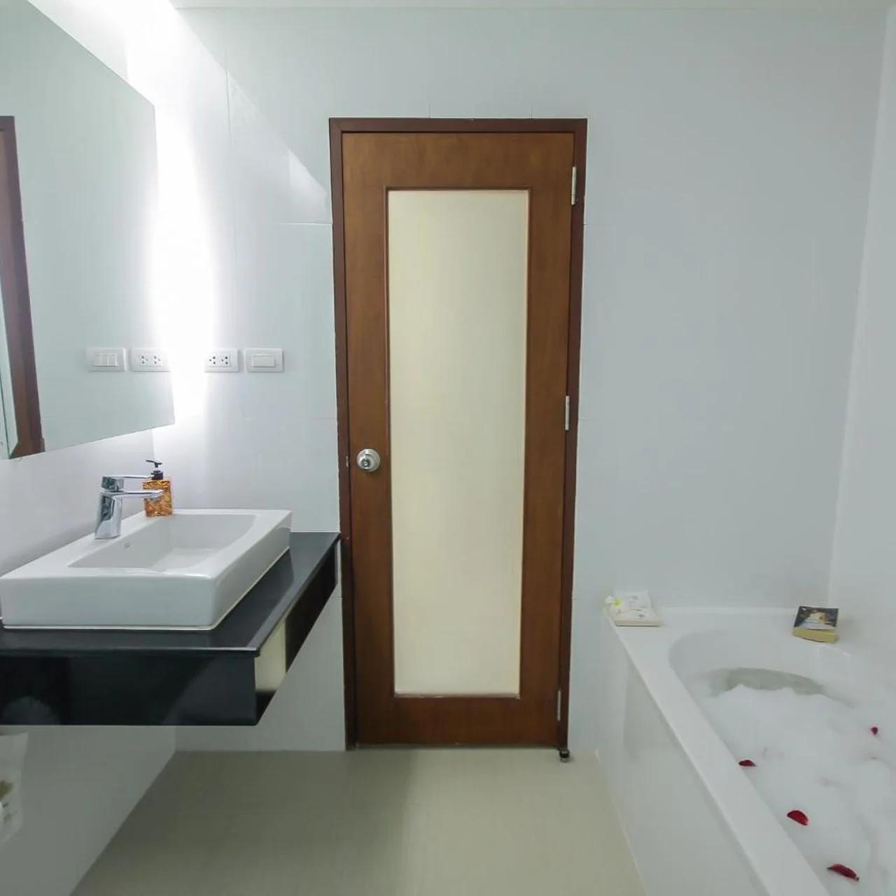 Baan Nilrath Hotel photo