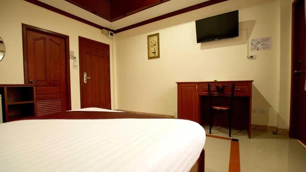 Bluebird Inn Pattaya photo