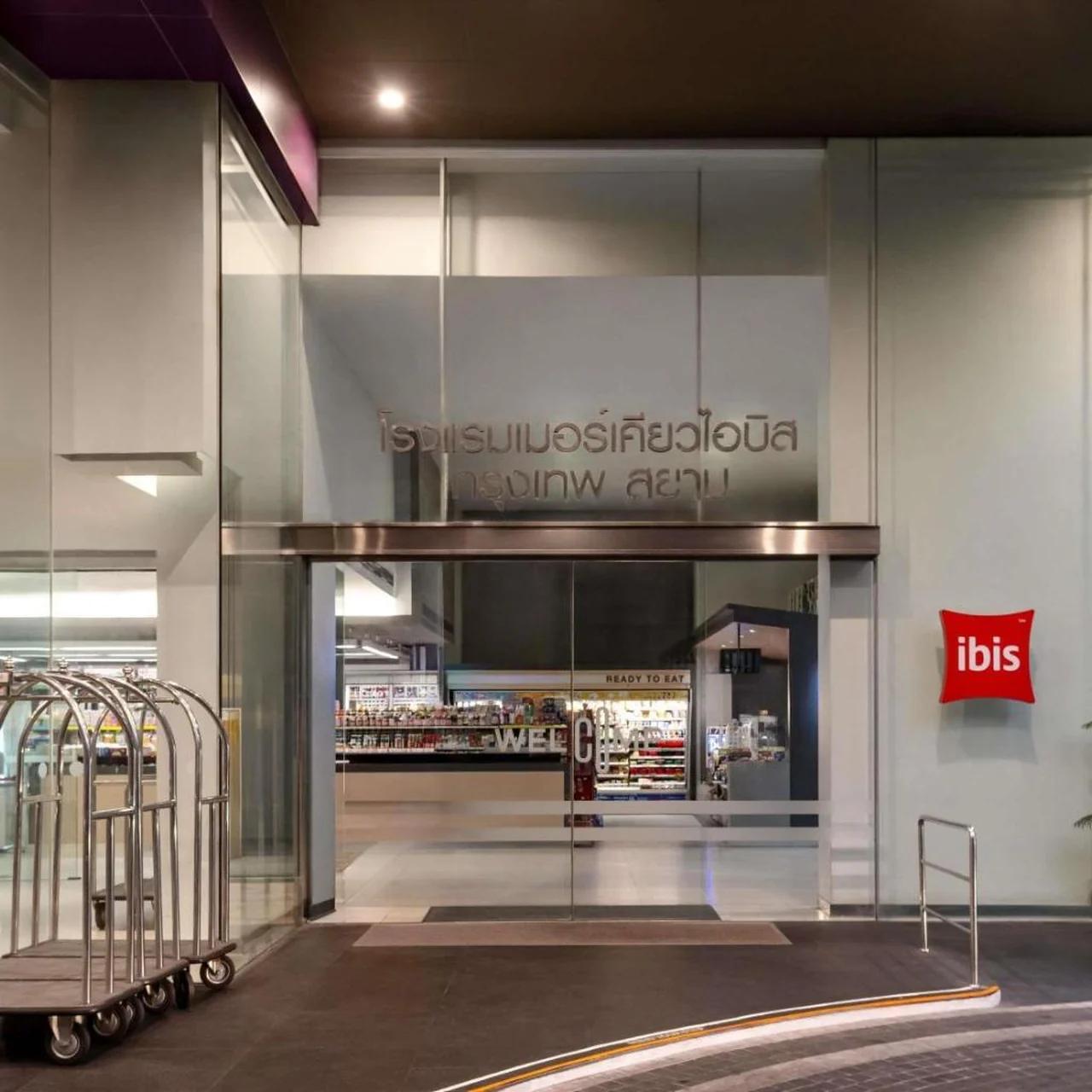 ibis Bangkok Siam photo