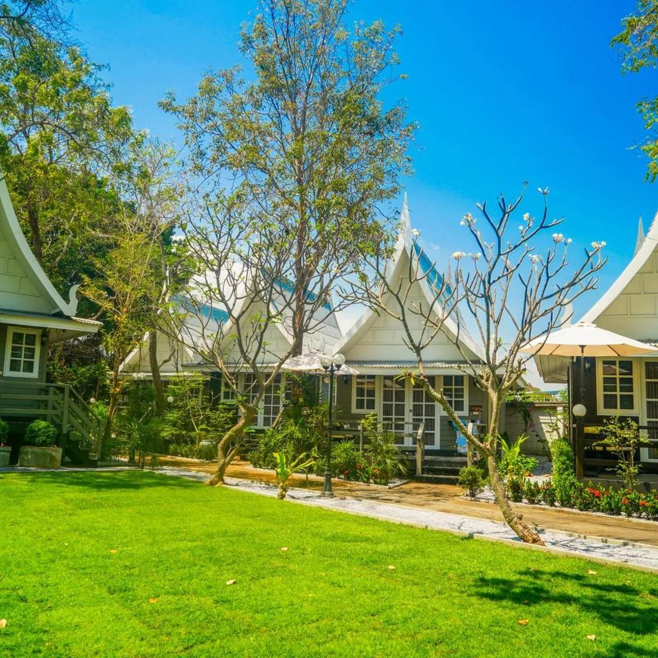 Luna Hut Resort photo