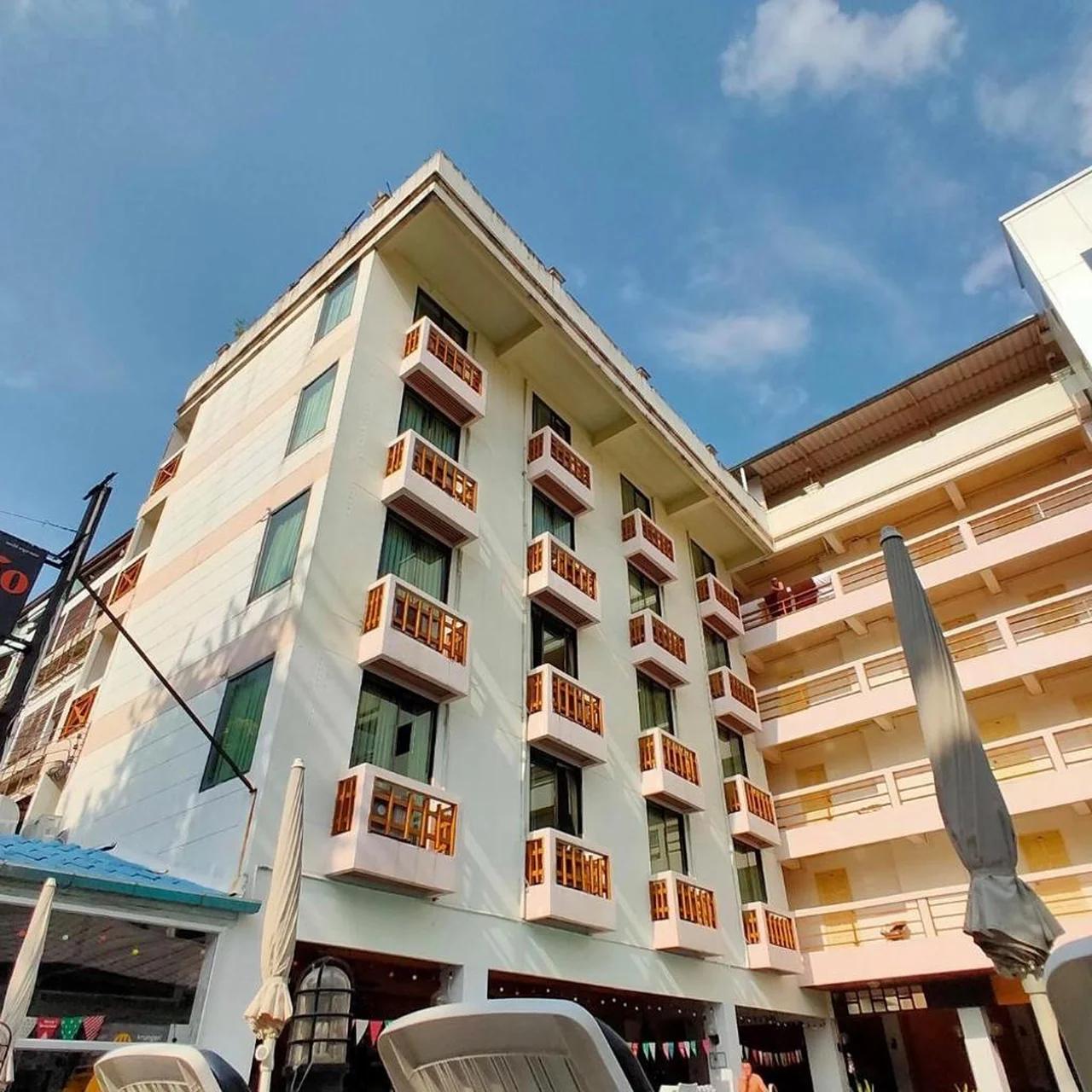 MANGO Lagoon Place photo