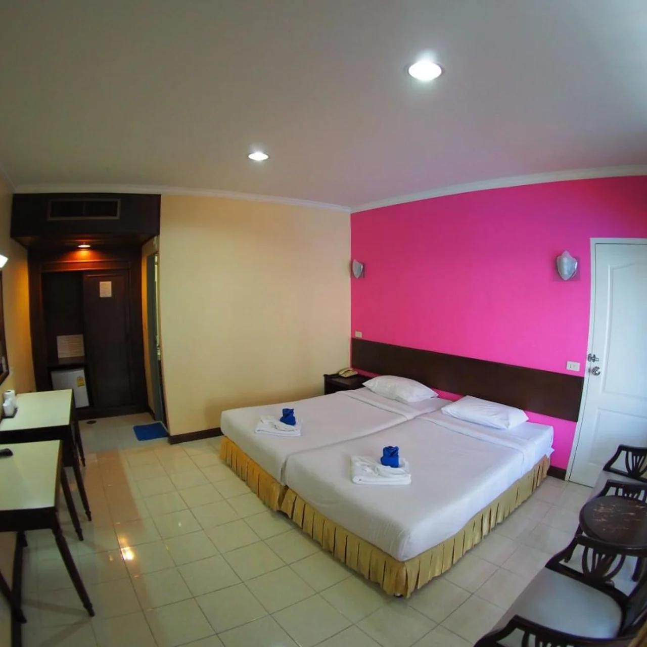Jed Pee Nong Hotel โรงแรมเจ็ดพี่น้อง photo
