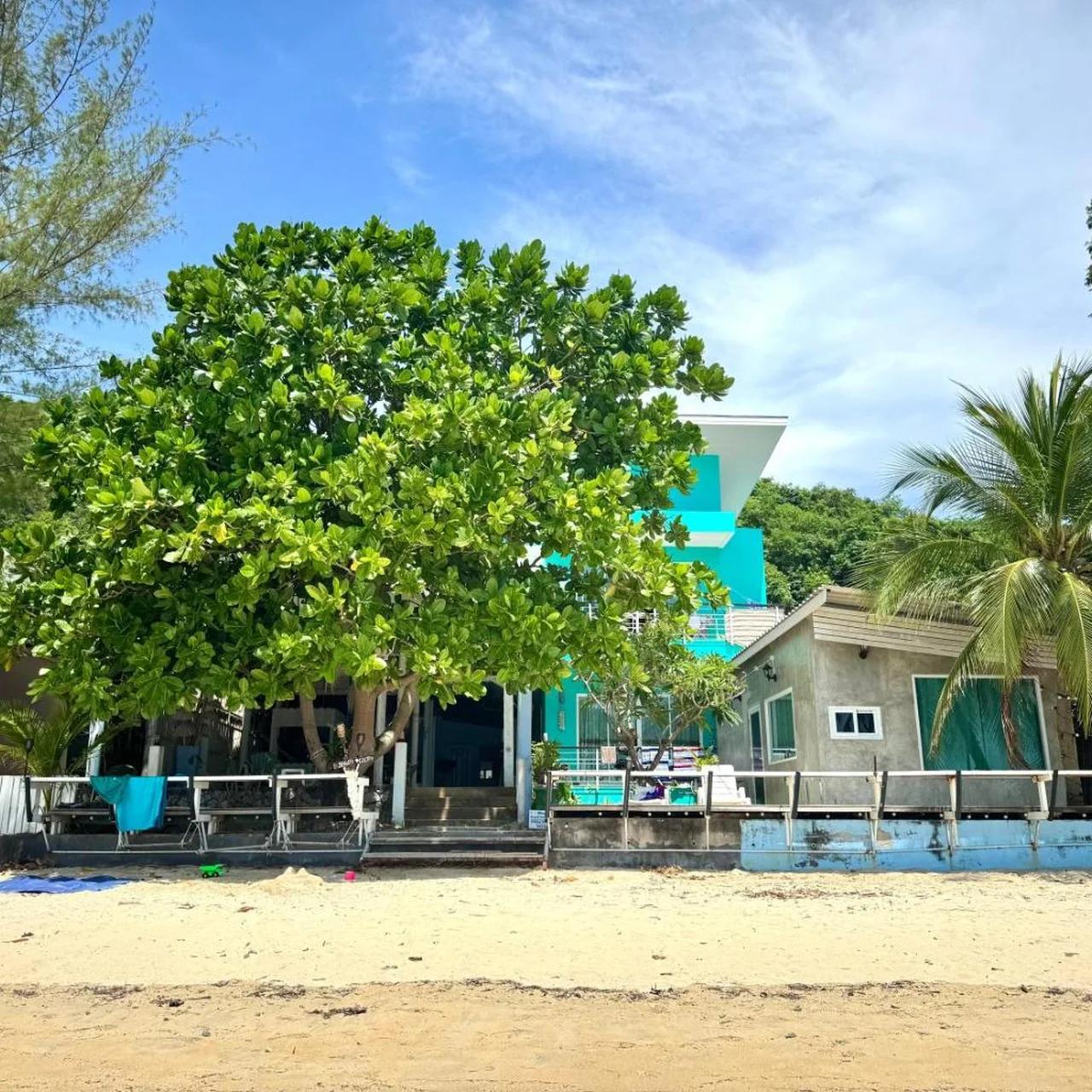 Sea Dreamer Beachfront Apartments photo