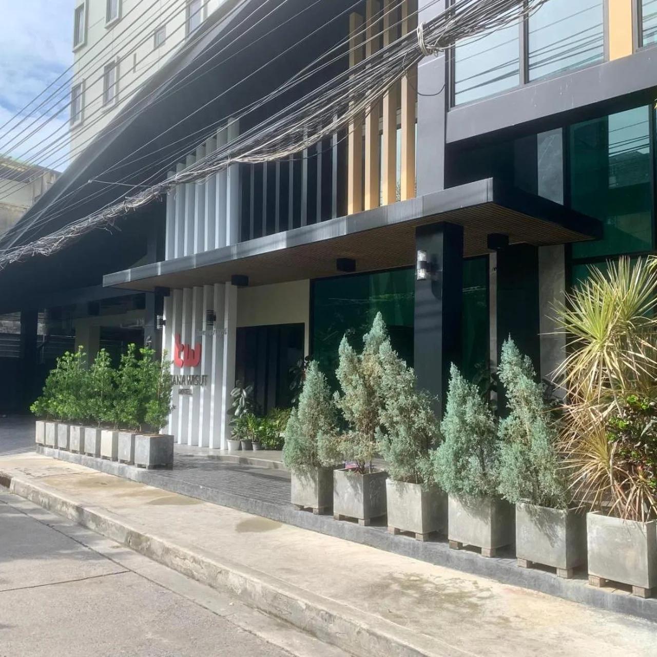 Thana Wisut Hotel photo