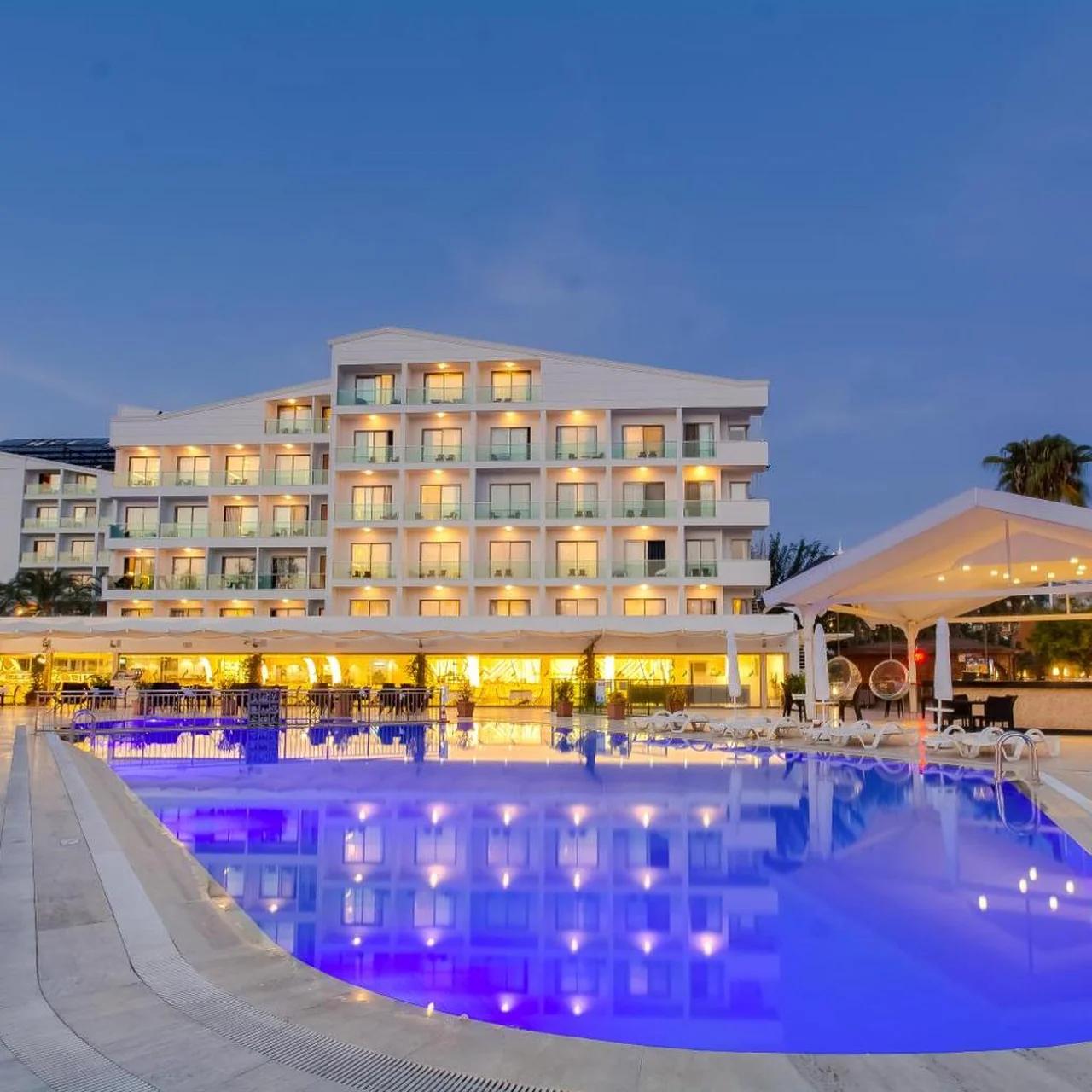 Falcon Hotel photo