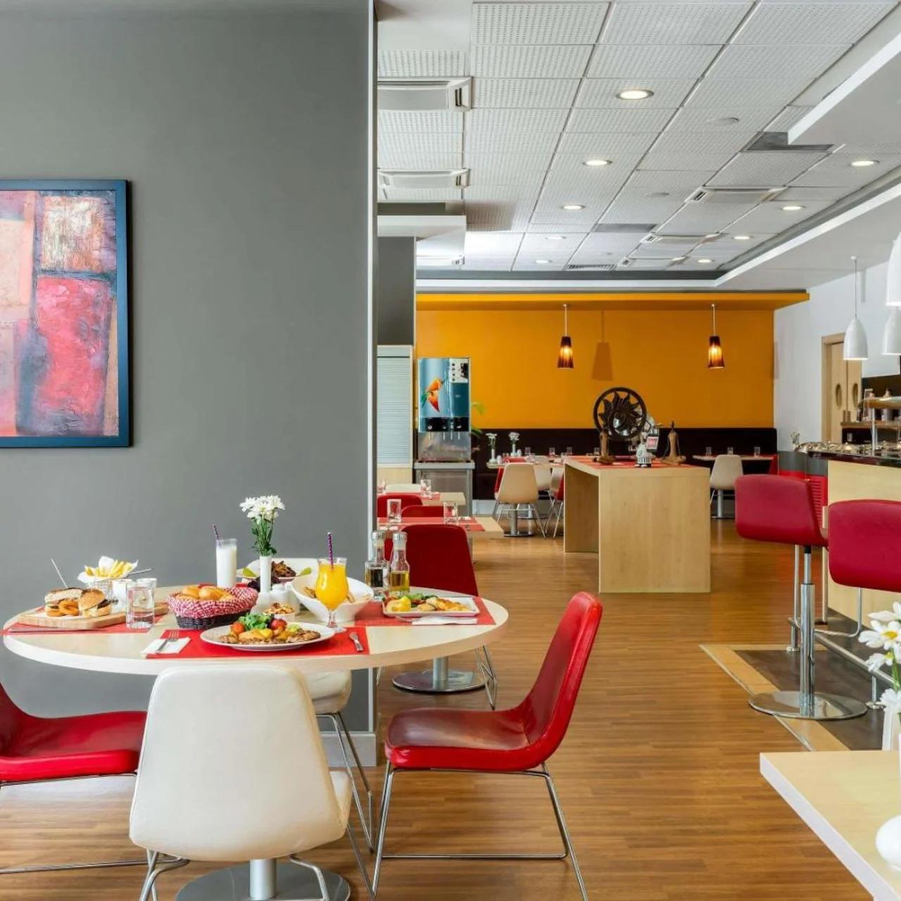 Ibis Izmir Alsancak photo