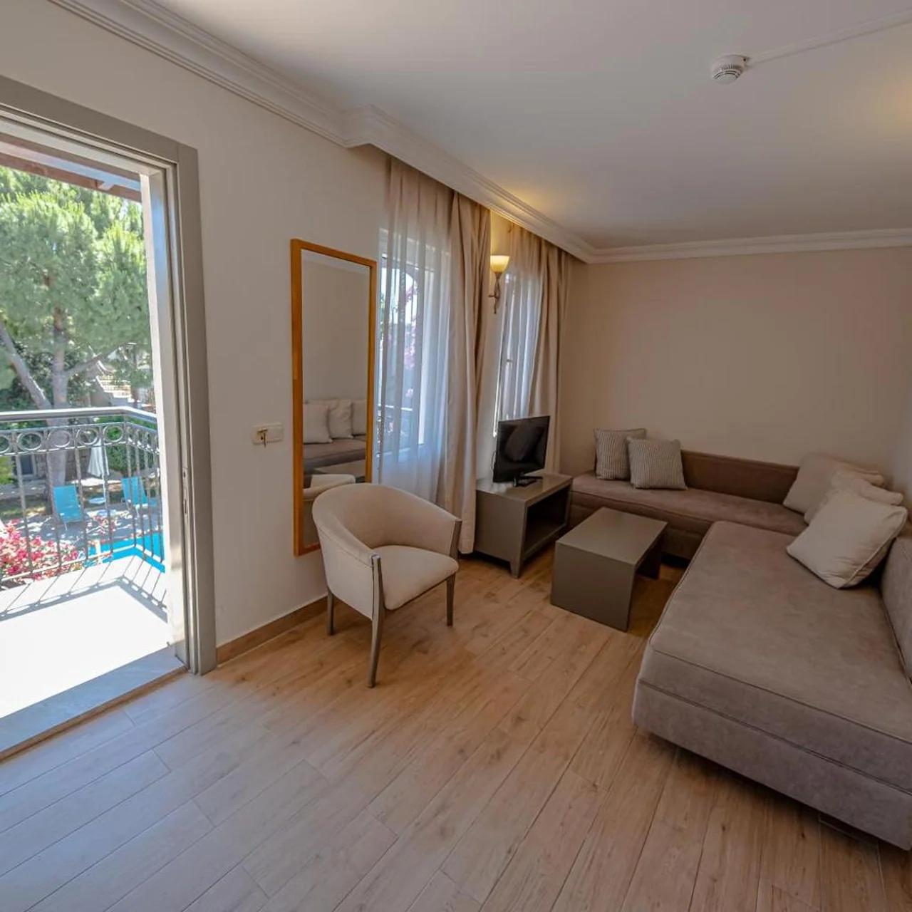 Moonshine Hotel Suites photo