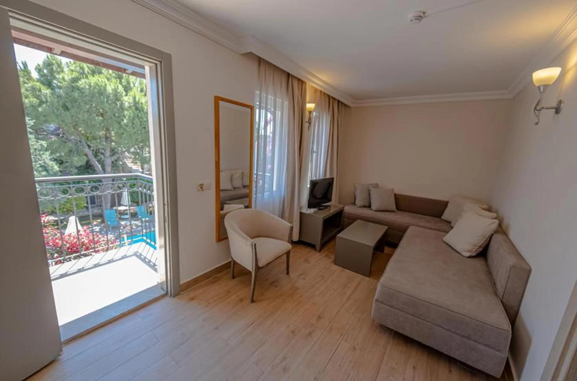 Moonshine Hotel Suites photo