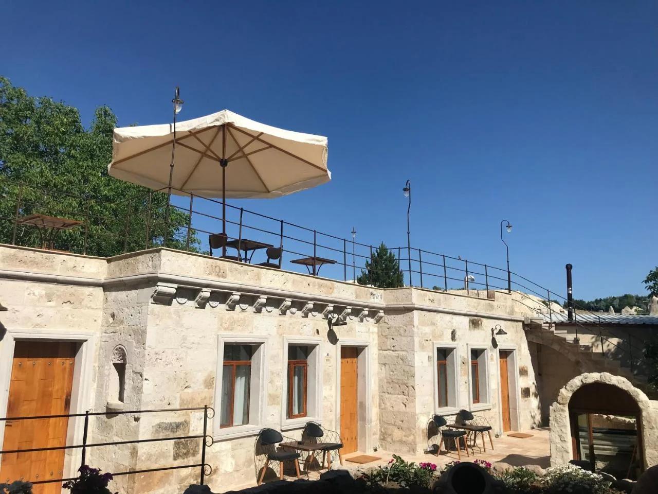 Sarnich Cave Suites photo