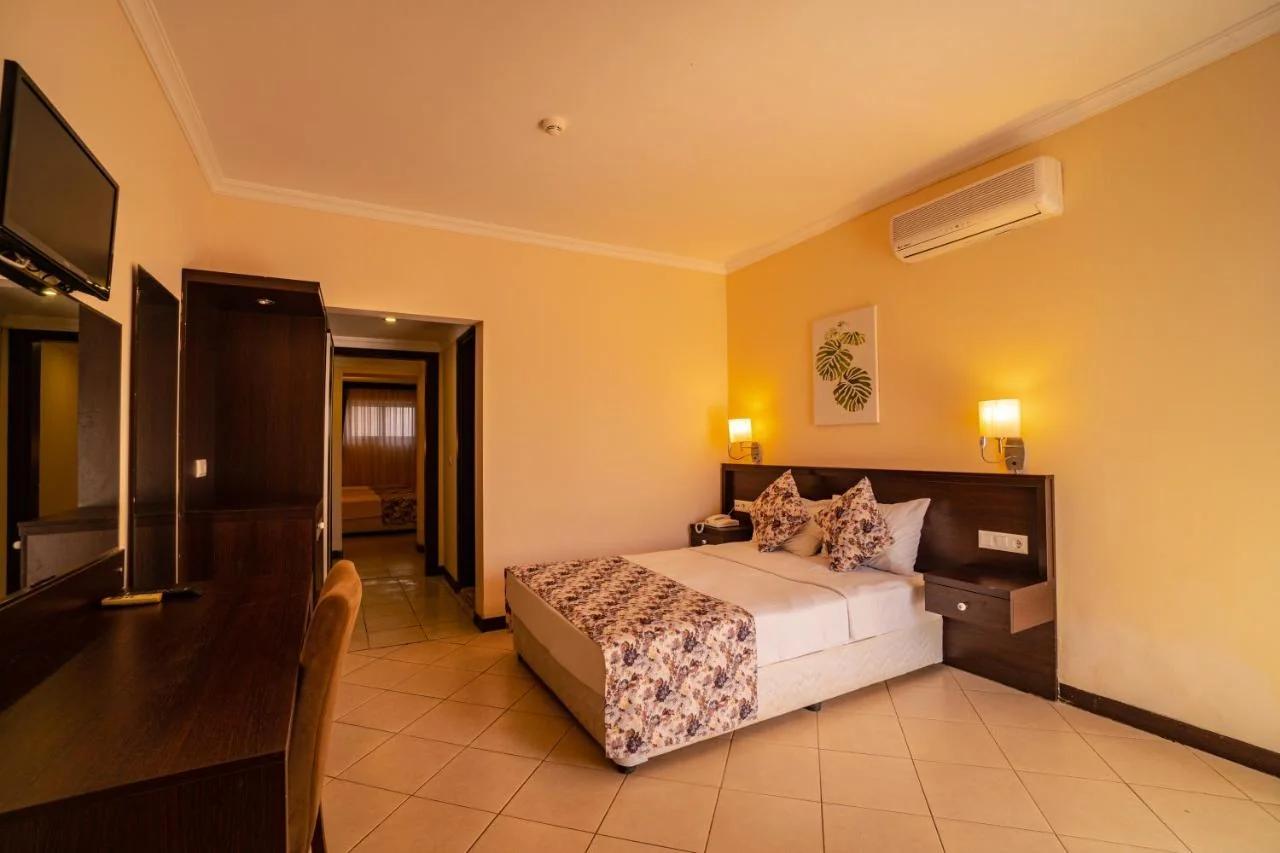 Sunshine Holiday Resort photo