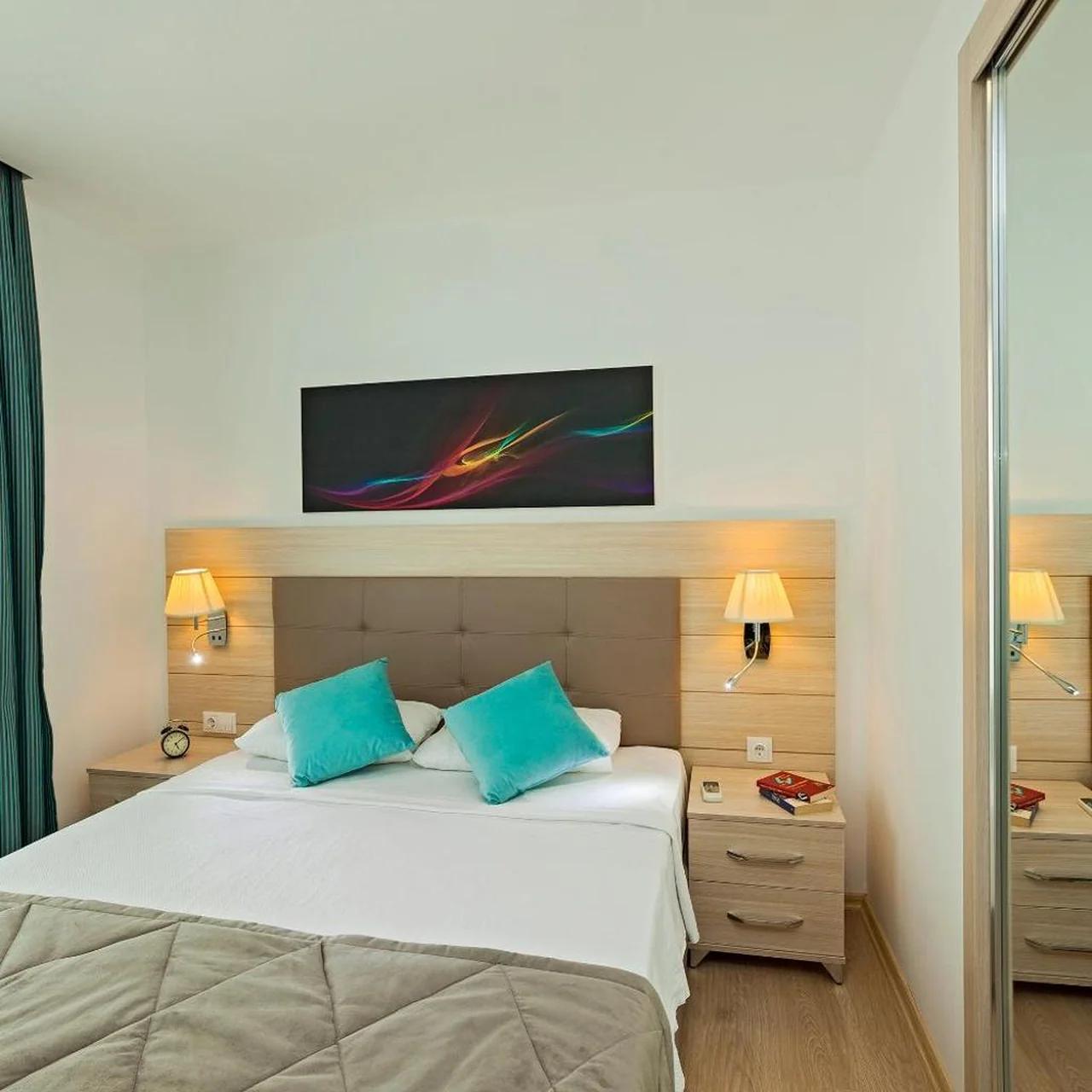 The Room Hotel & Apartments photo