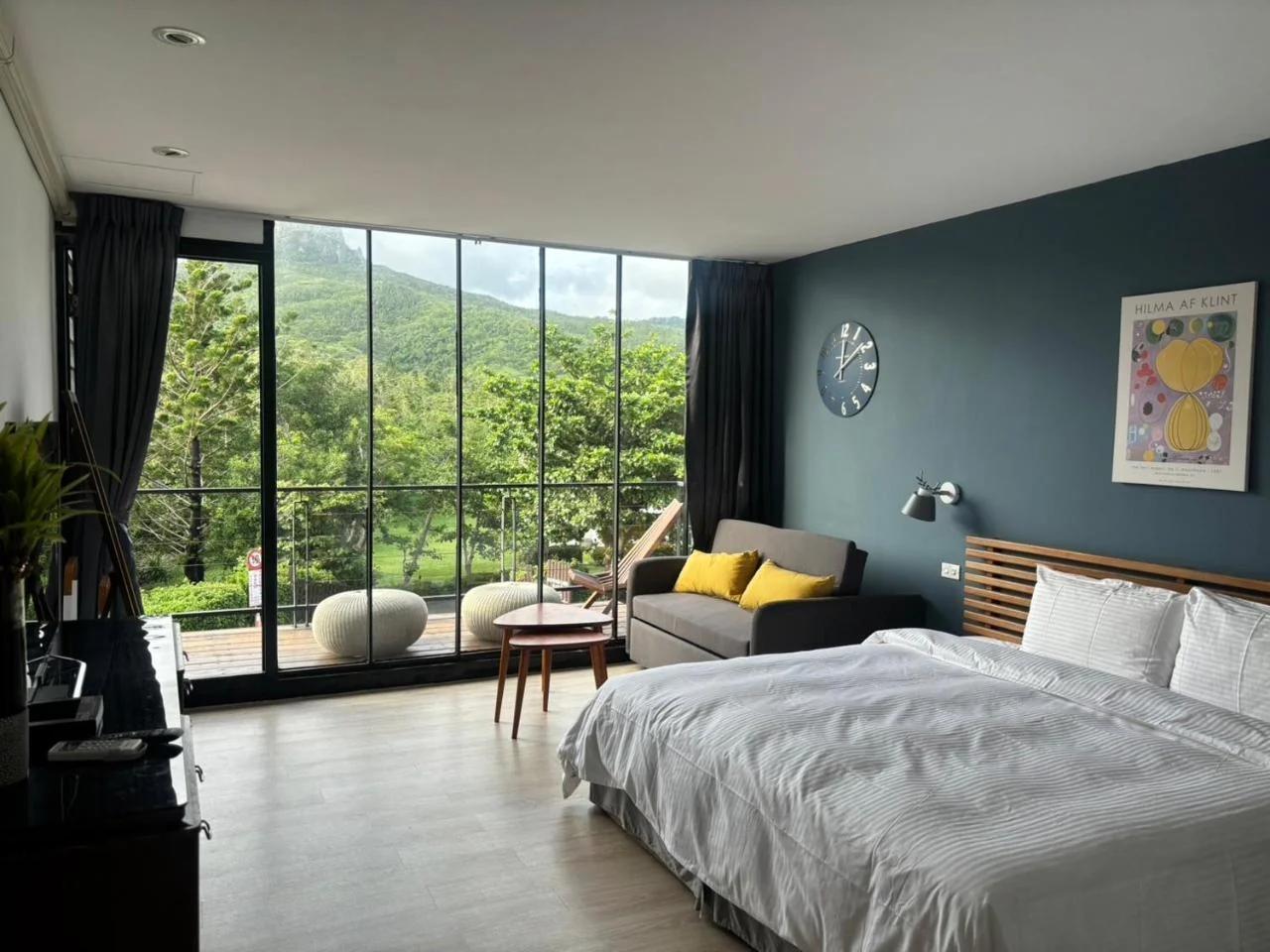 Playful House foto