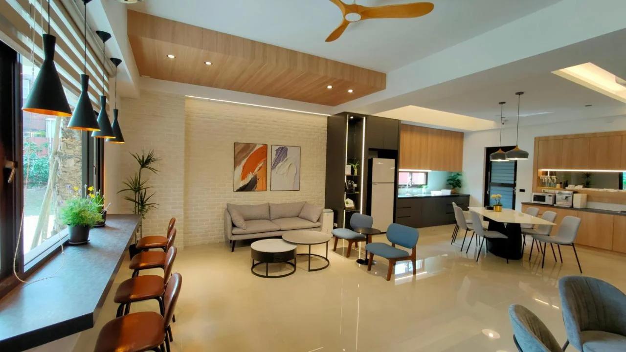 Riverbank Villa ll photo