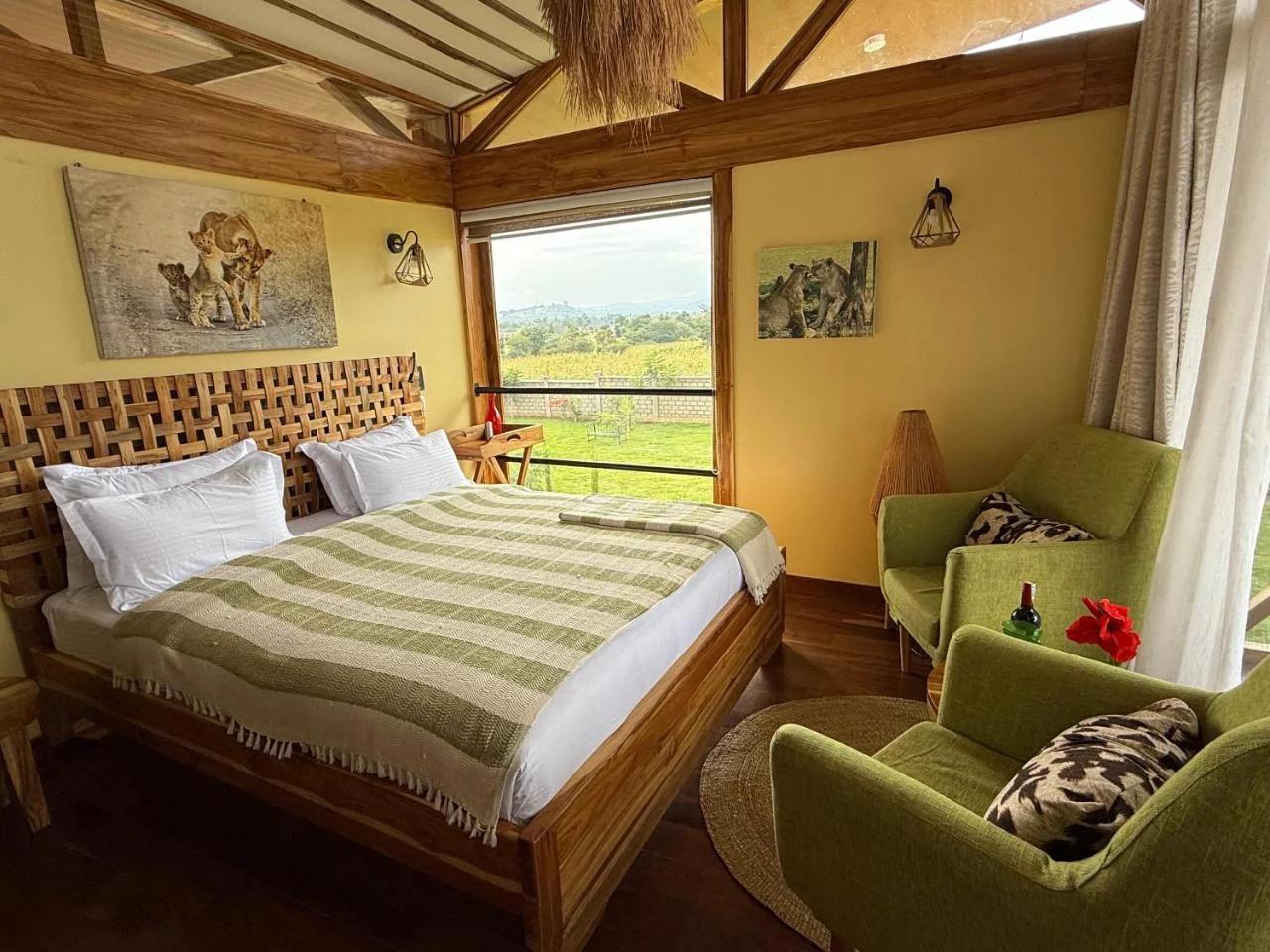 Moyoni Africa Lodge & Tours photo