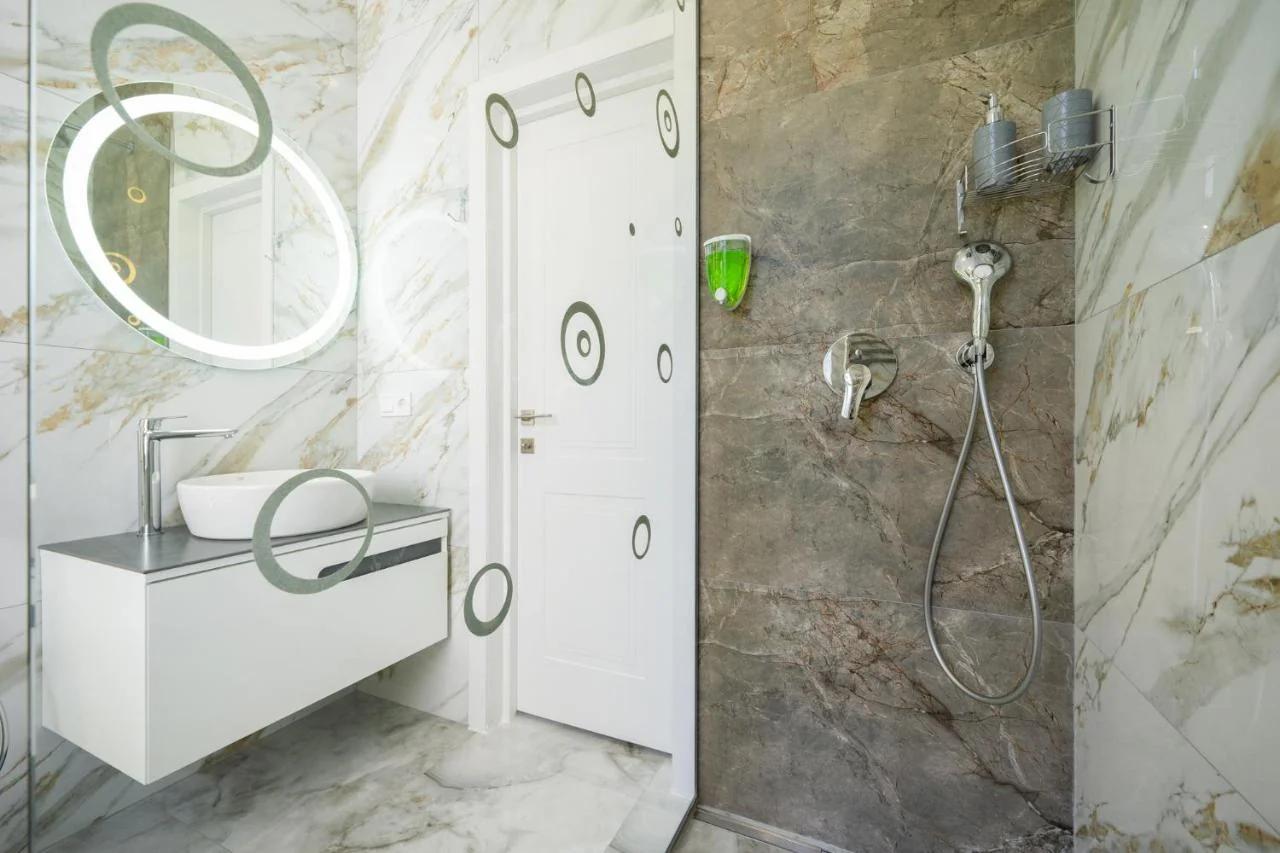 Rynok Square city center two bedroom apartment! photo
