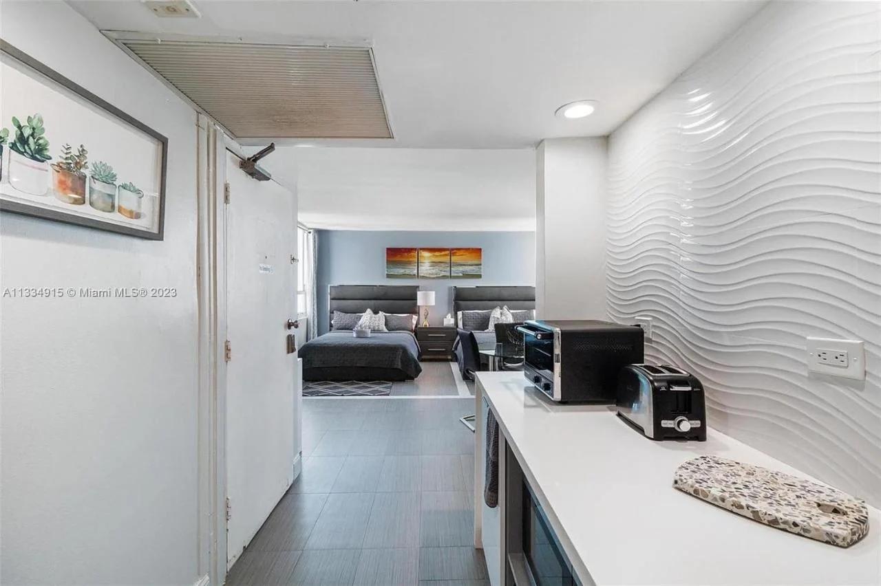 11th Miami Beach - Ocean View -Free Valet Parking photo