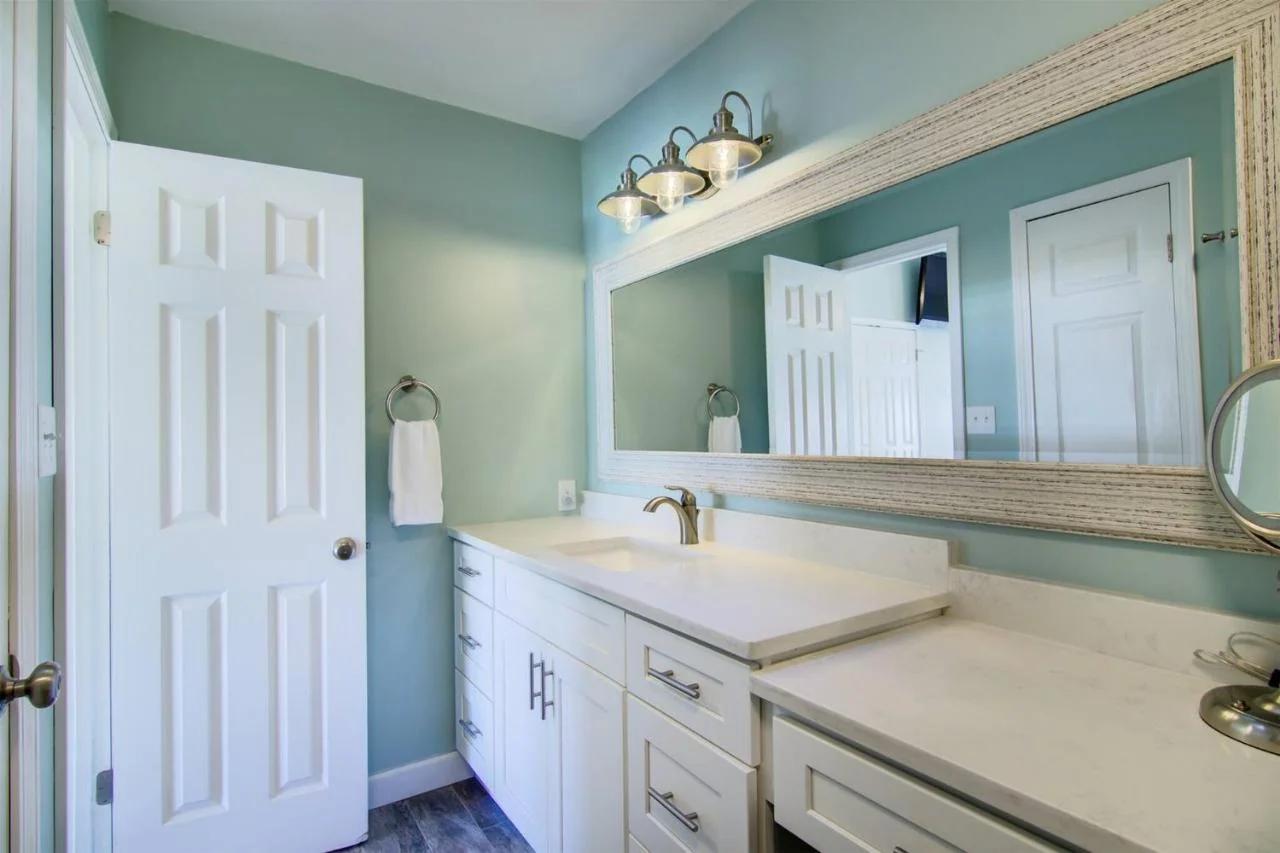 2 B, Three Bedroom Townhome photo