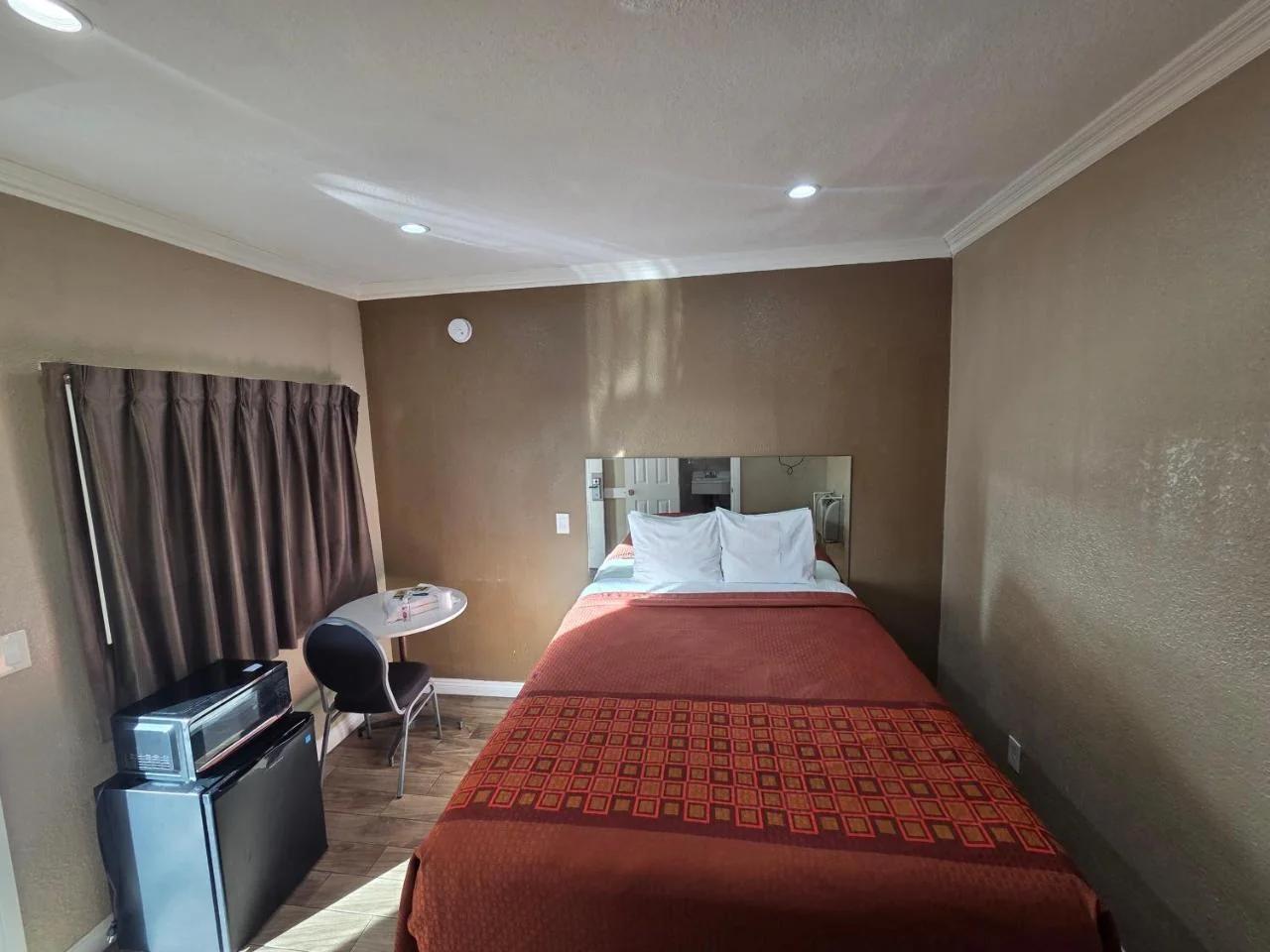 Astro Motel photo